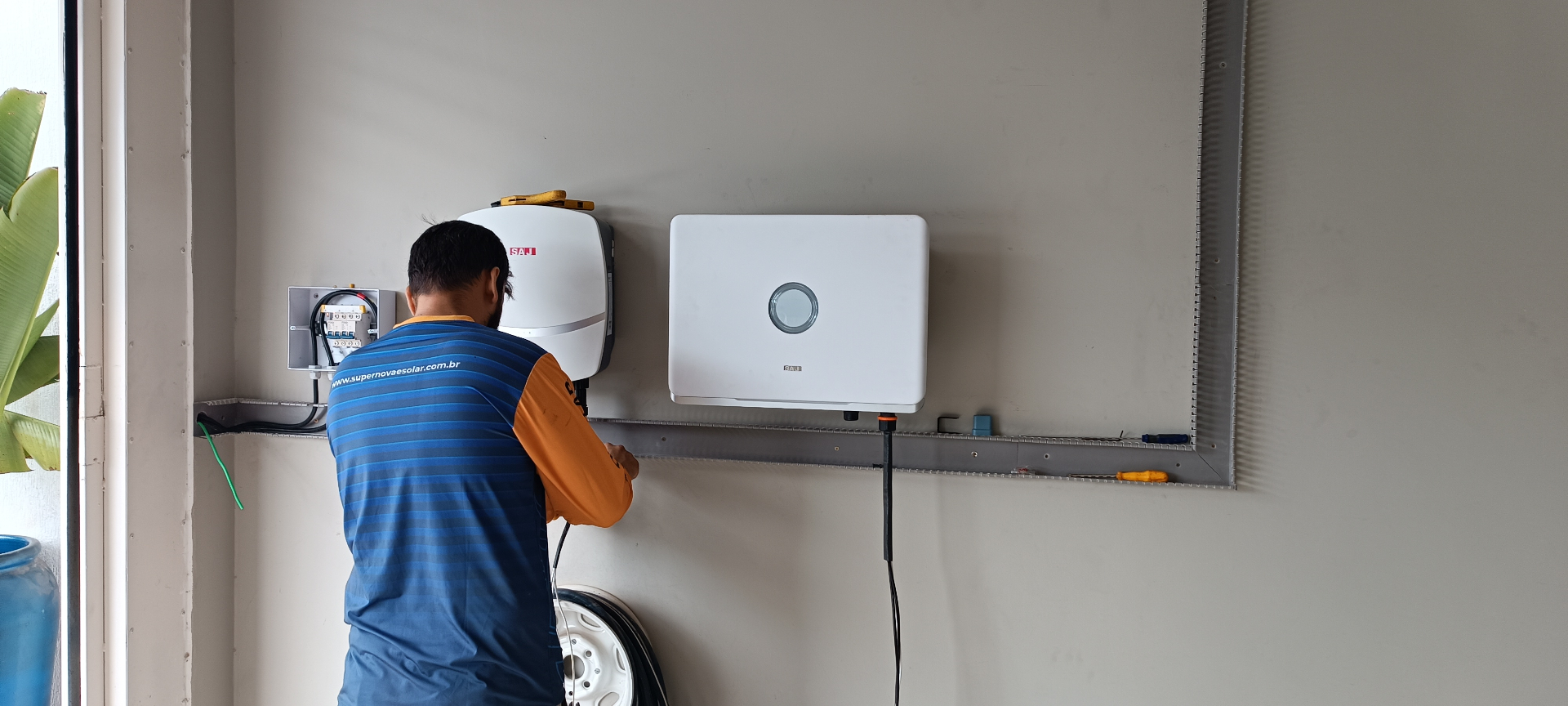 Equipamento técnico instalado em ambiente interno